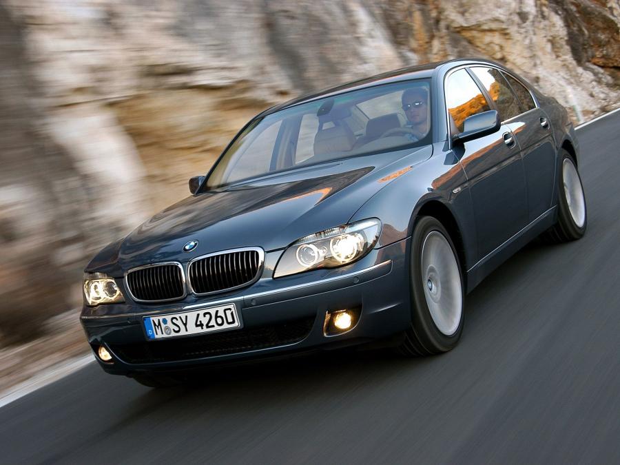  BMW 750i 2005 года  (фото 13 из 16)